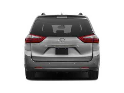 2015 Toyota Sienna, $16477. Photo 5