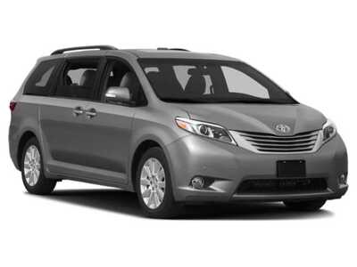 2015 Toyota Sienna, $16477. Photo 6