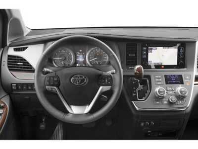 2015 Toyota Sienna, $16477. Photo 7