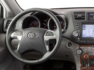 2013 Toyota Highlander, $0. Photo 6
