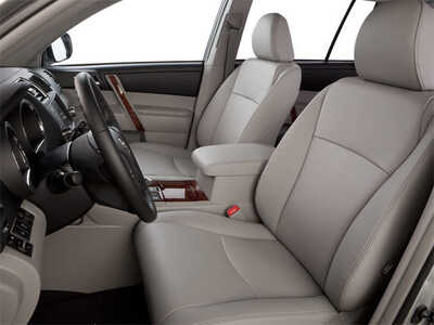 2013 Toyota Highlander, $0. Photo 8