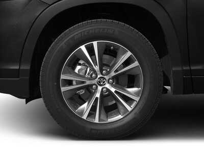 2017 Toyota Highlander, $20977. Photo 10