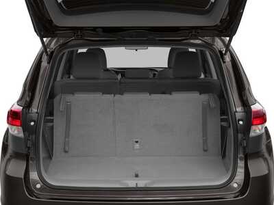 2017 Toyota Highlander, $20977. Photo 11