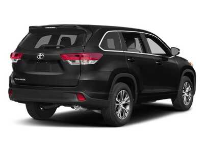 2017 Toyota Highlander, $20977. Photo 2