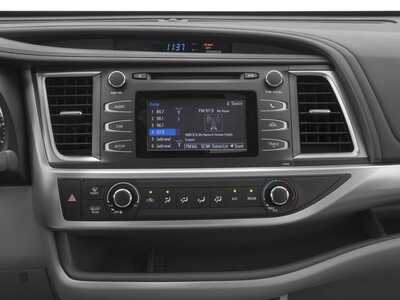 2017 Toyota Highlander, $20977. Photo 9