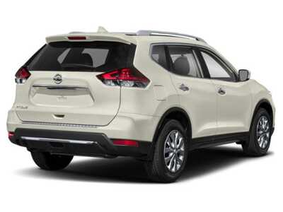 2018 Nissan Rogue, $12330. Photo 5