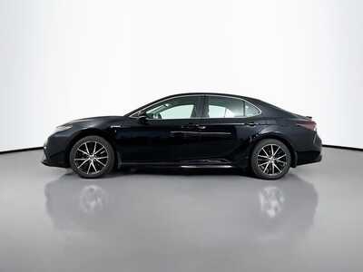 2021 Toyota Camry, $23977. Photo 4
