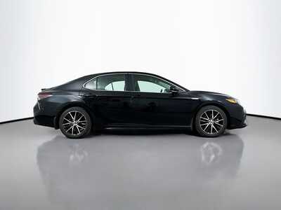 2021 Toyota Camry, $23977. Photo 8