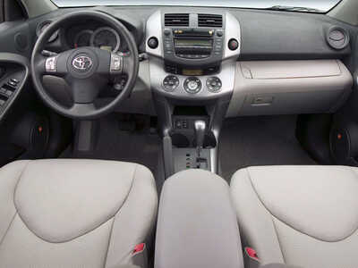2008 Toyota RAV4, $13477. Photo 4