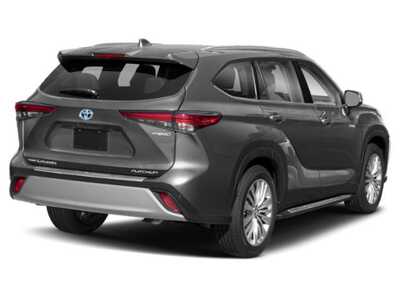2021 Toyota Highlander, $44747. Photo 2