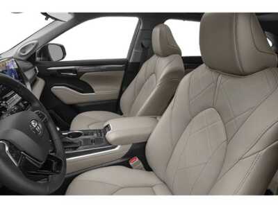 2021 Toyota Highlander, $44747. Photo 9