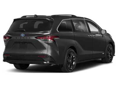 2023 Toyota Sienna, $38874. Photo 2