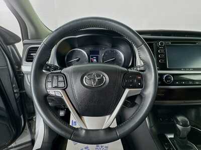 2016 Toyota Highlander, $13971. Photo 11