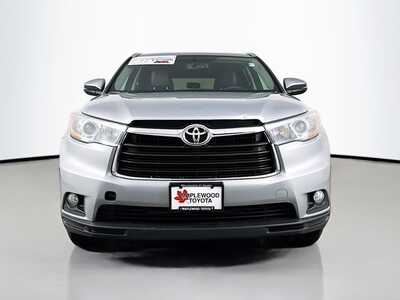 2016 Toyota Highlander, $13971. Photo 2