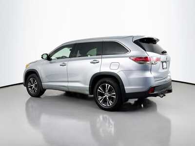 2016 Toyota Highlander, $13971. Photo 5