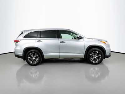 2016 Toyota Highlander, $13971. Photo 8