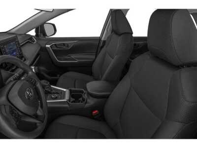 2021 Toyota RAV4, $25977. Photo 9