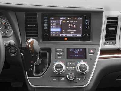 2017 Toyota Sienna, $26977. Photo 10
