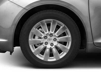 2017 Toyota Sienna, $26977. Photo 11