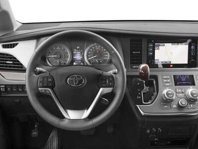 2017 Toyota Sienna, $26977. Photo 7
