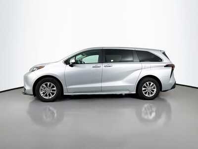 2024 Toyota Sienna, $43977. Photo 4