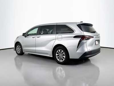 2024 Toyota Sienna, $43977. Photo 5