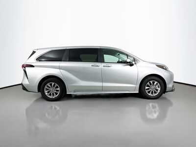 2024 Toyota Sienna, $43977. Photo 8