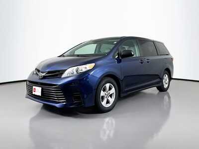 2020 Toyota Sienna, $32977. Photo 3