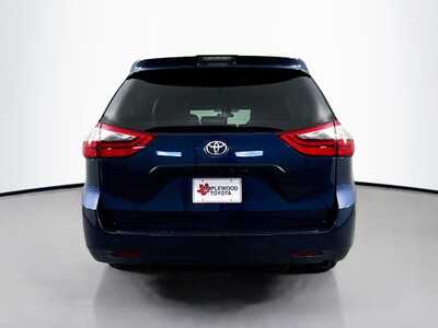 2020 Toyota Sienna, $32977. Photo 6