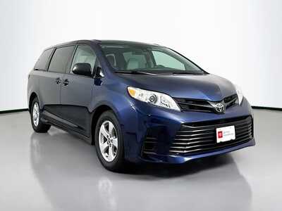 2020 Toyota Sienna, $32977. Photo 1