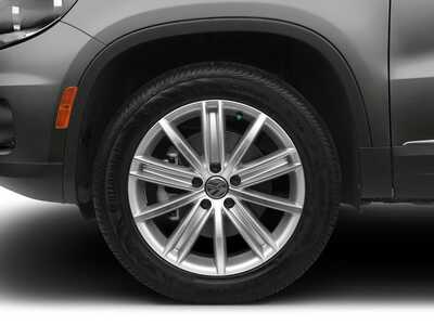 2016 Volkswagen Tiguan, $7977. Photo 11