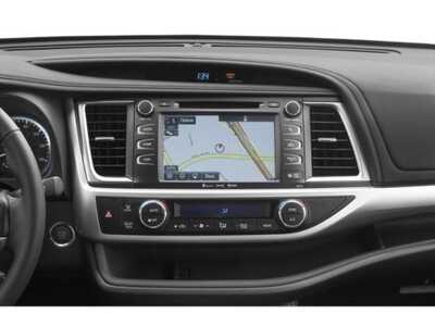 2019 Toyota Highlander, $28908. Photo 10
