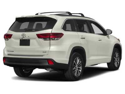 2019 Toyota Highlander, $28908. Photo 2