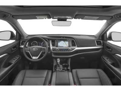 2019 Toyota Highlander, $28908. Photo 8