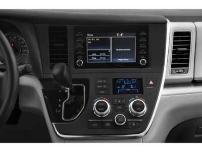 2020 Toyota Sienna, $28977. Photo 10