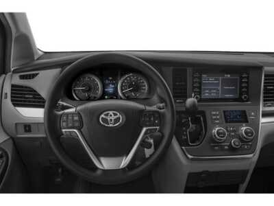 2020 Toyota Sienna, $28977. Photo 7