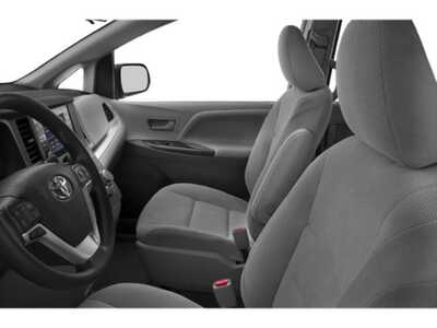 2020 Toyota Sienna, $28977. Photo 9