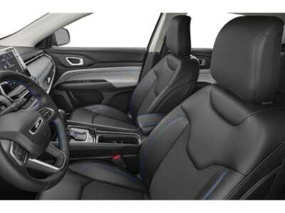 2022 Jeep Compass, $23977. Photo 12