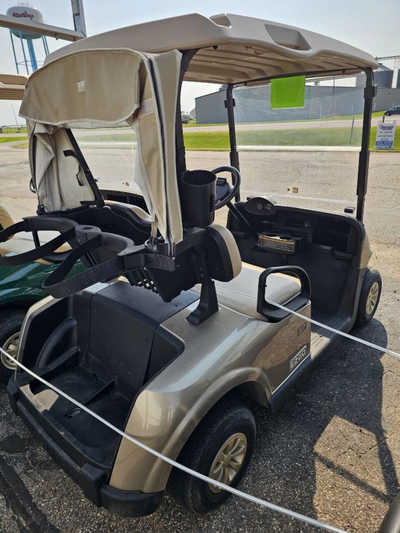 2018 E-z-go RXV ELECTRIC, $4100. Photo 4