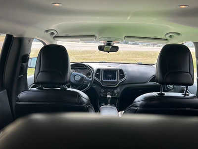 2019 Jeep Cherokee, $17500. Photo 7