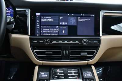 2021 Porsche Macan, $36495. Photo 12