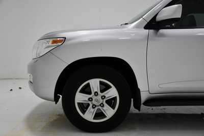 2011 Toyota Land Cruiser, $25895. Photo 5