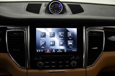 2018 Porsche Macan, $40495. Photo 11