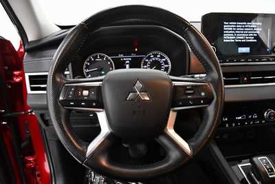 2022 Mitsubishi Outlander, $22495. Photo 9