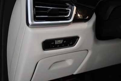 2023 BMW X6, $59995. Photo 8