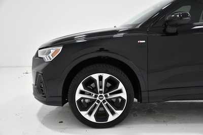 2022 Audi Q3, $29830. Photo 5