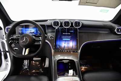 2025 Mercedes-Benz GLC-Class, $75350. Photo 7