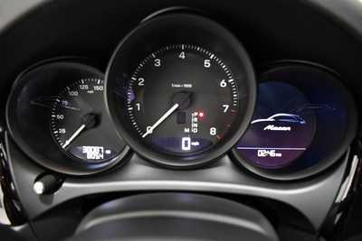 2022 Porsche Macan, $45995. Photo 10