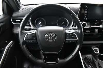2021 Toyota Highlander, $37495. Photo 9