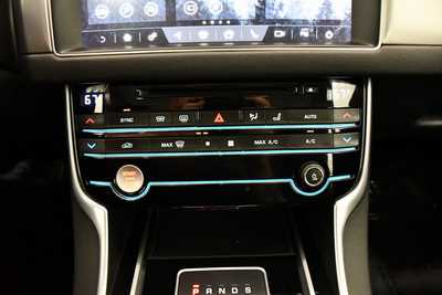 2018 Jaguar XF, $25995. Photo 12
